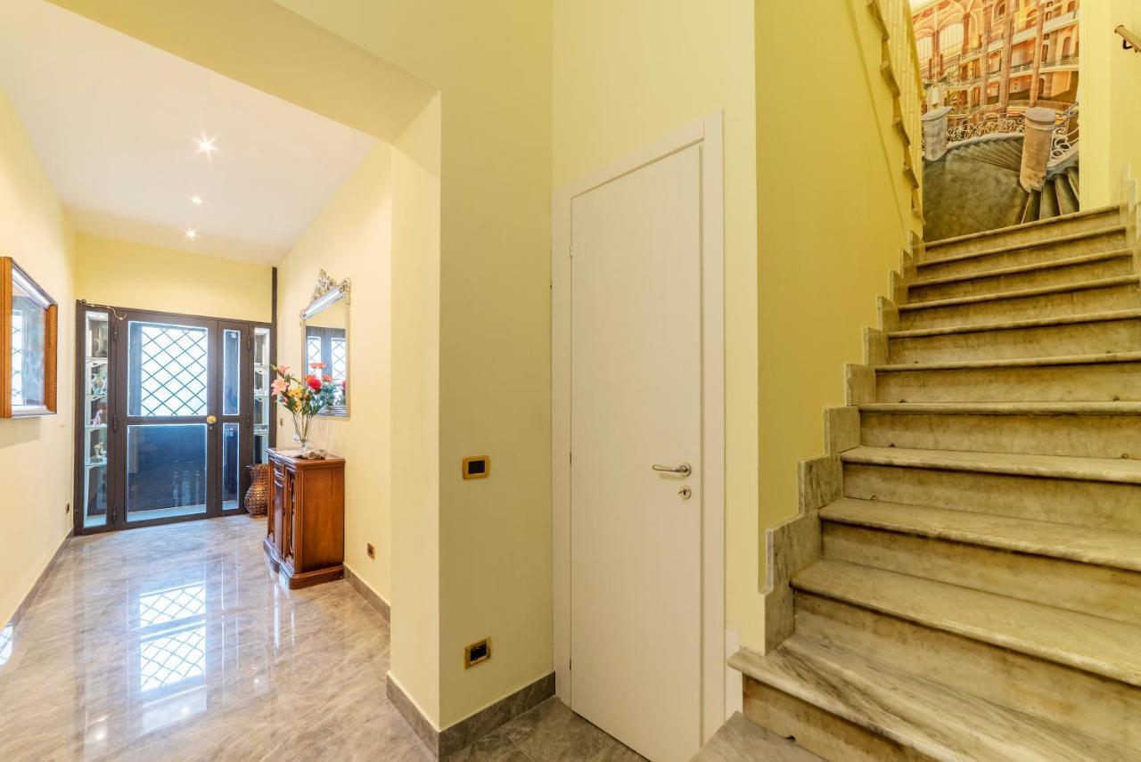 רומא Termini Station Elegant And Roomy Apartment מראה חיצוני תמונה